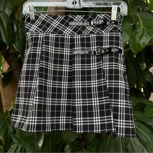 Teen Scene black and white plaid mini skirt!
